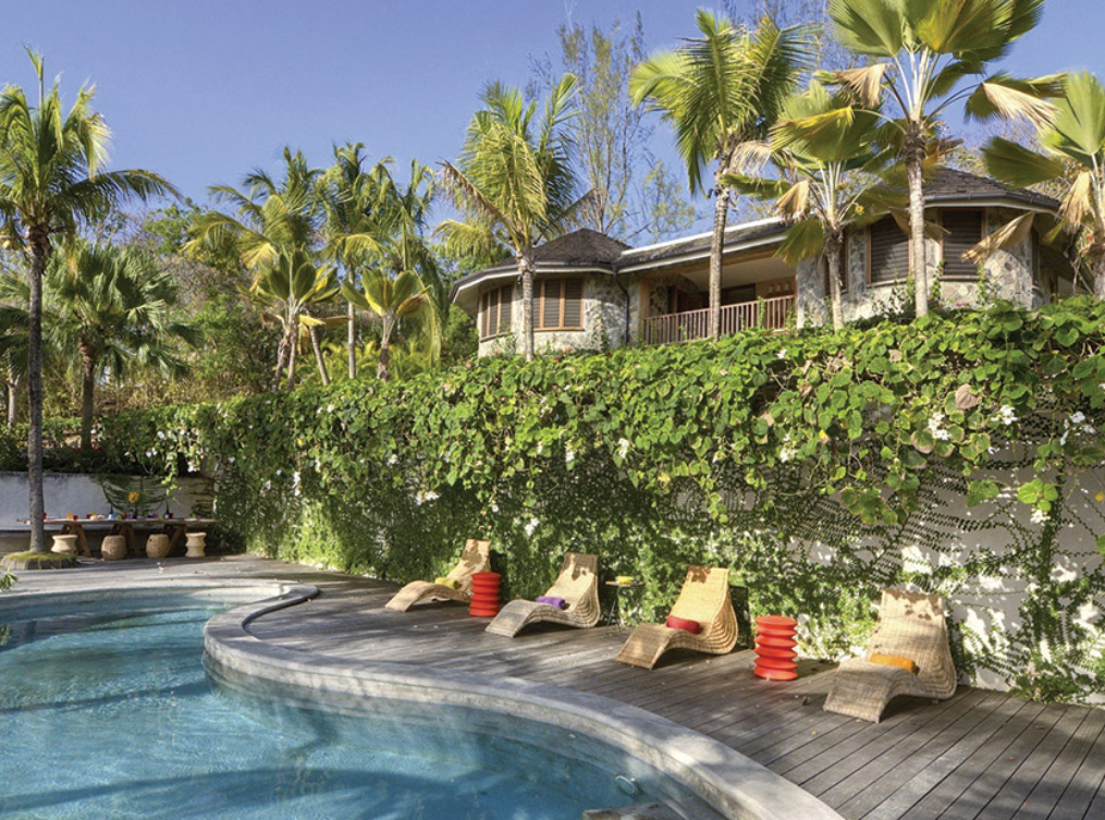 How should the cleaning be in the villas?